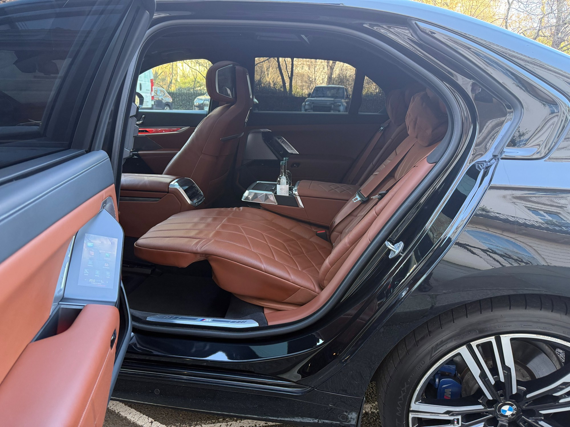 Executive rear seat in a Halcolux BMW 7 Series